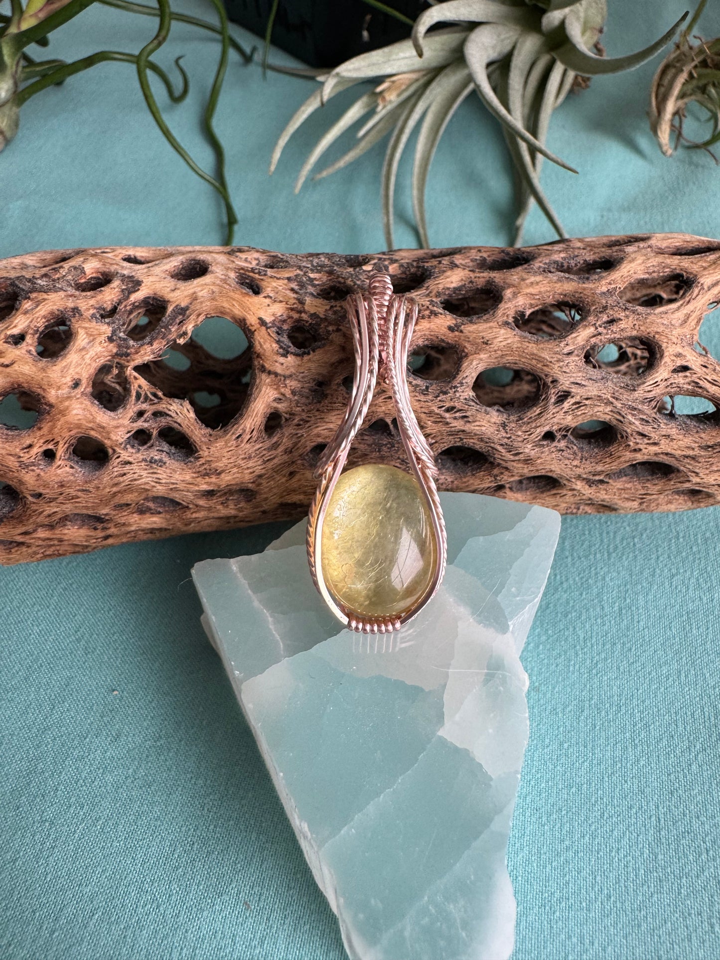 Pixie Halo Pendant || Yellow Lepidolite