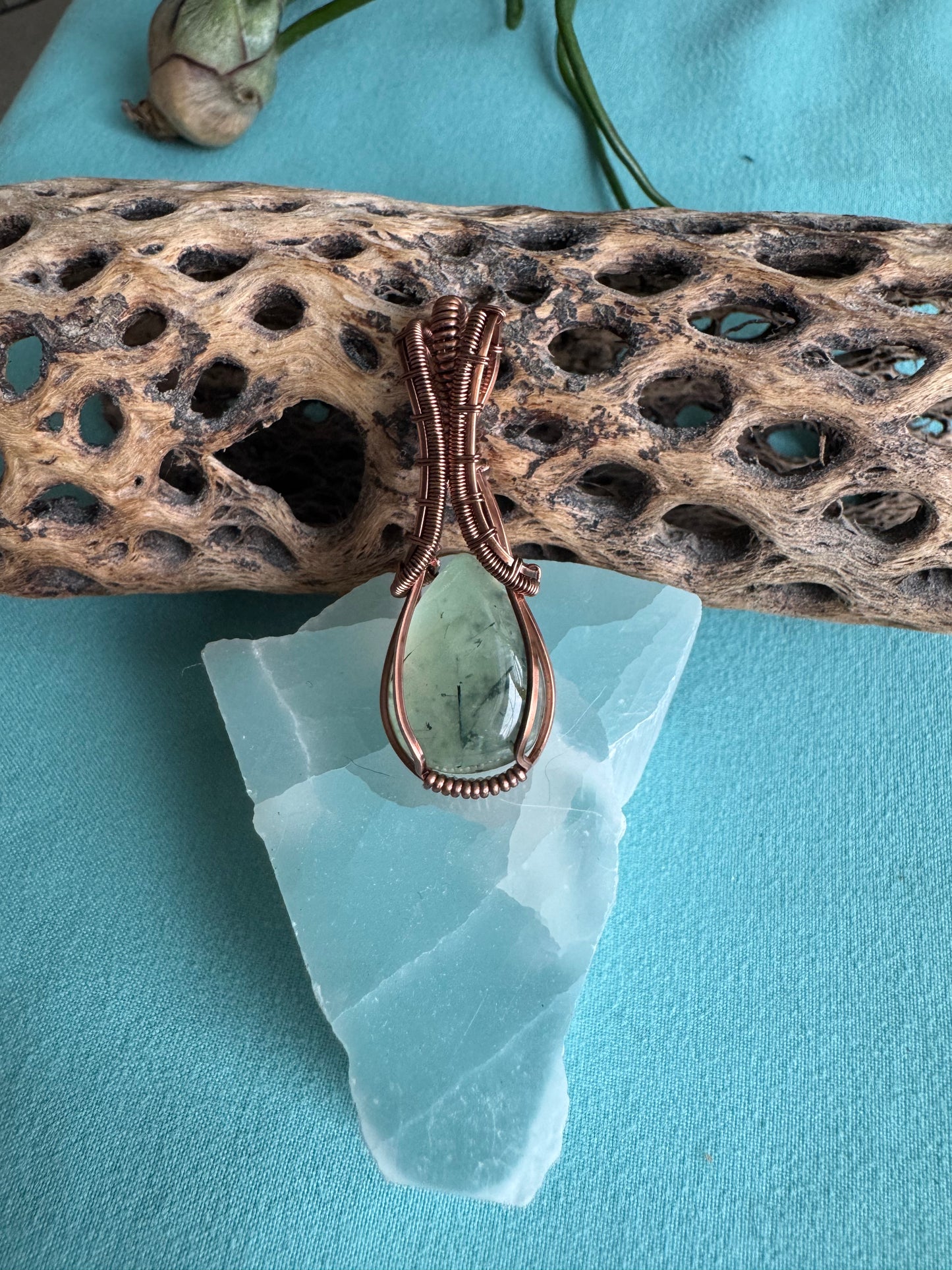 Pixie Halo Pendant || Prehnite