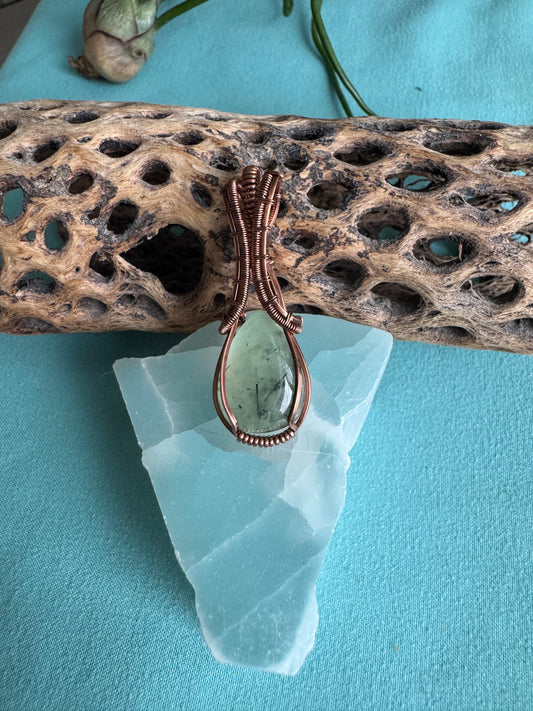Pixie Halo Pendant || Prehnite