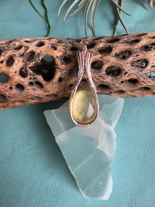 Pixie Halo Pendant || Yellow Lepidolite