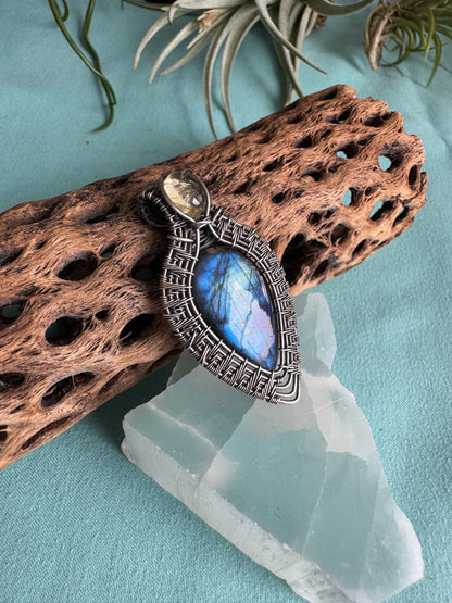 Weaved Blue Labradorite Pendant